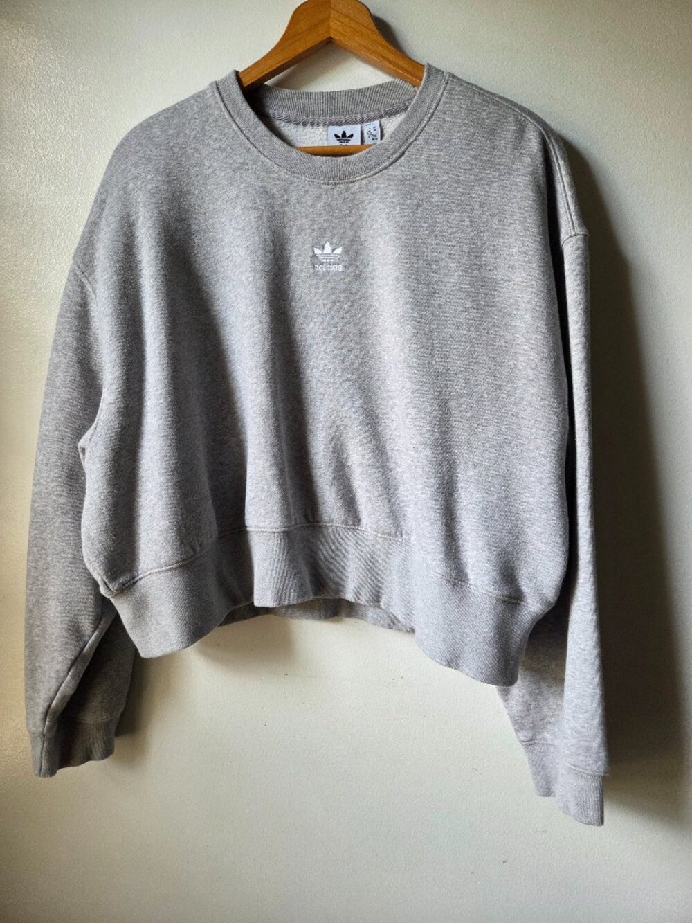 WORN ONCE ADIDAS GREY SEMI CROPPED SWEATER PULLOVER SIZE M WOMENS